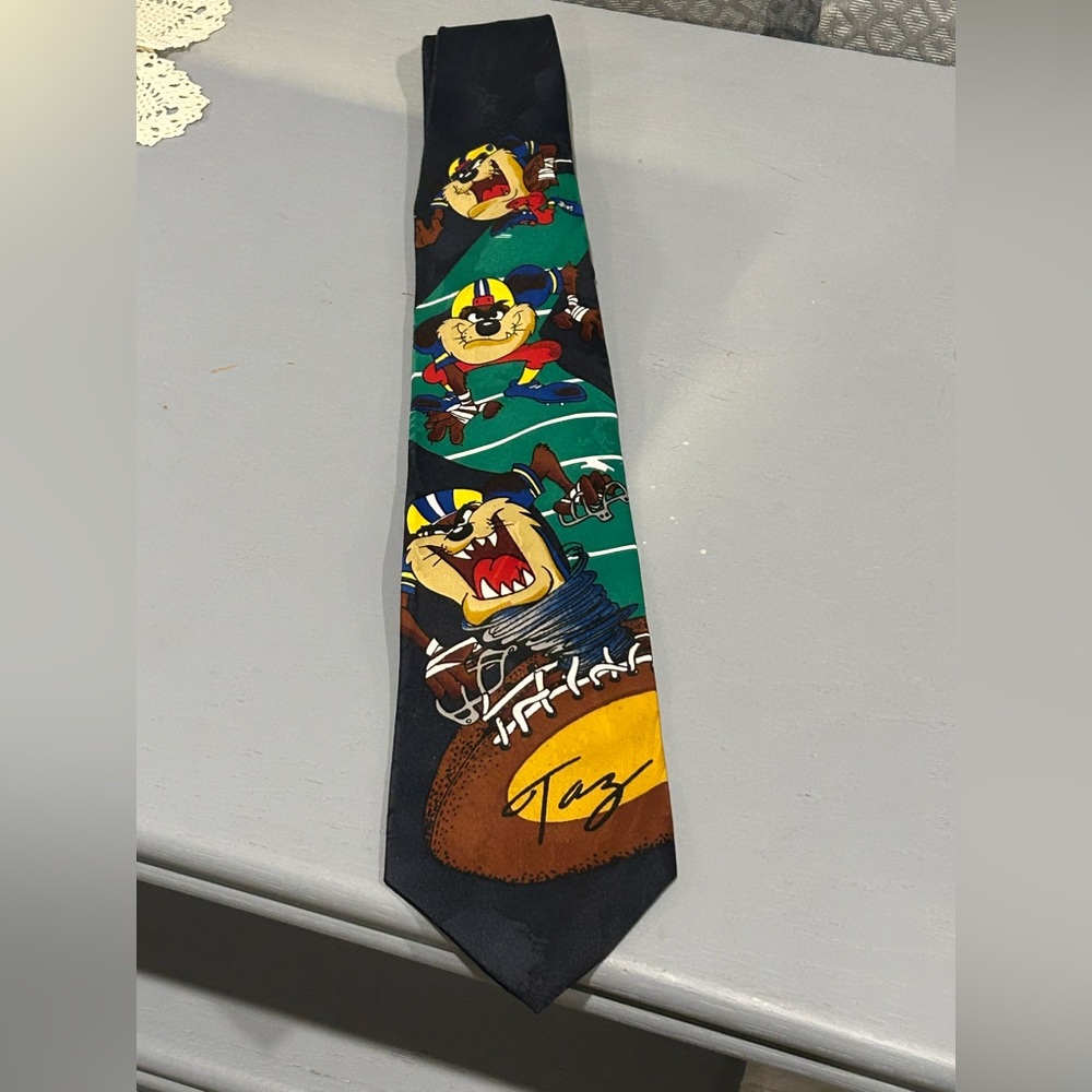 Vintage 1995 Vintage Looney Tunes Mania Taz Football Themed Men's Neck Tie